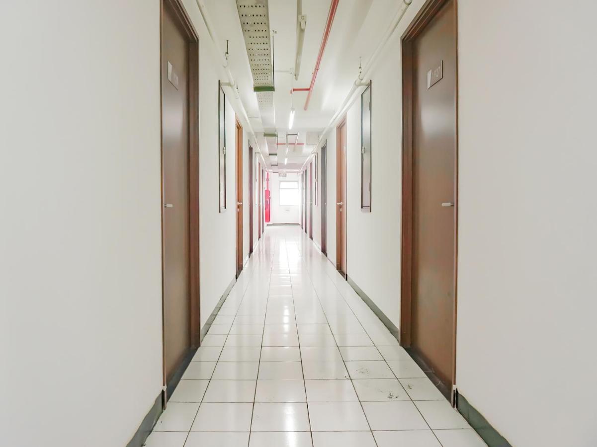 Oyo 90241 Sirooms Apartmen Gunung Putri Bogor Exterior foto